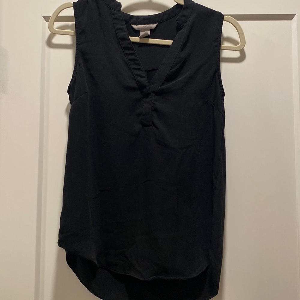 HM black sleeveless top